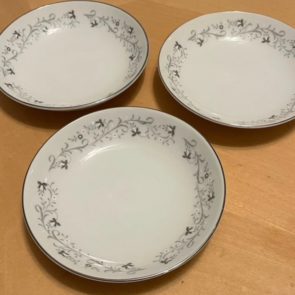 Moon Mist Fine China 5.5” Bowls Elegant White and Silver Floral Pattern